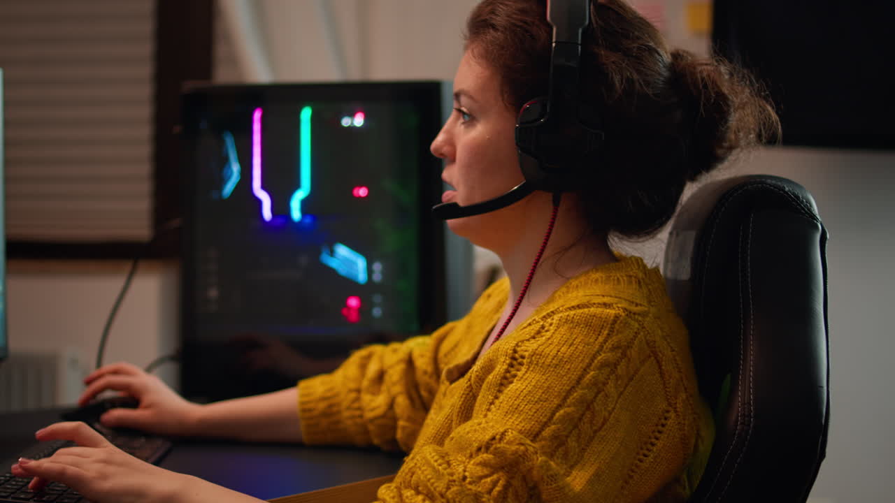 Pro gamer talking with teammates through headphones