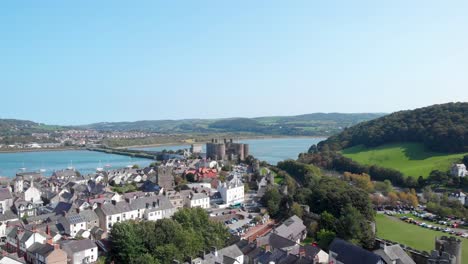 Rising-drone-shot-of-the-historic-town-of-Conwy-on-the-river-Conwy,-Wales