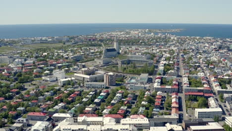 Amplio-Rodaje-De-Drones-Del-Distrito-Turístico-De-Reykjavik