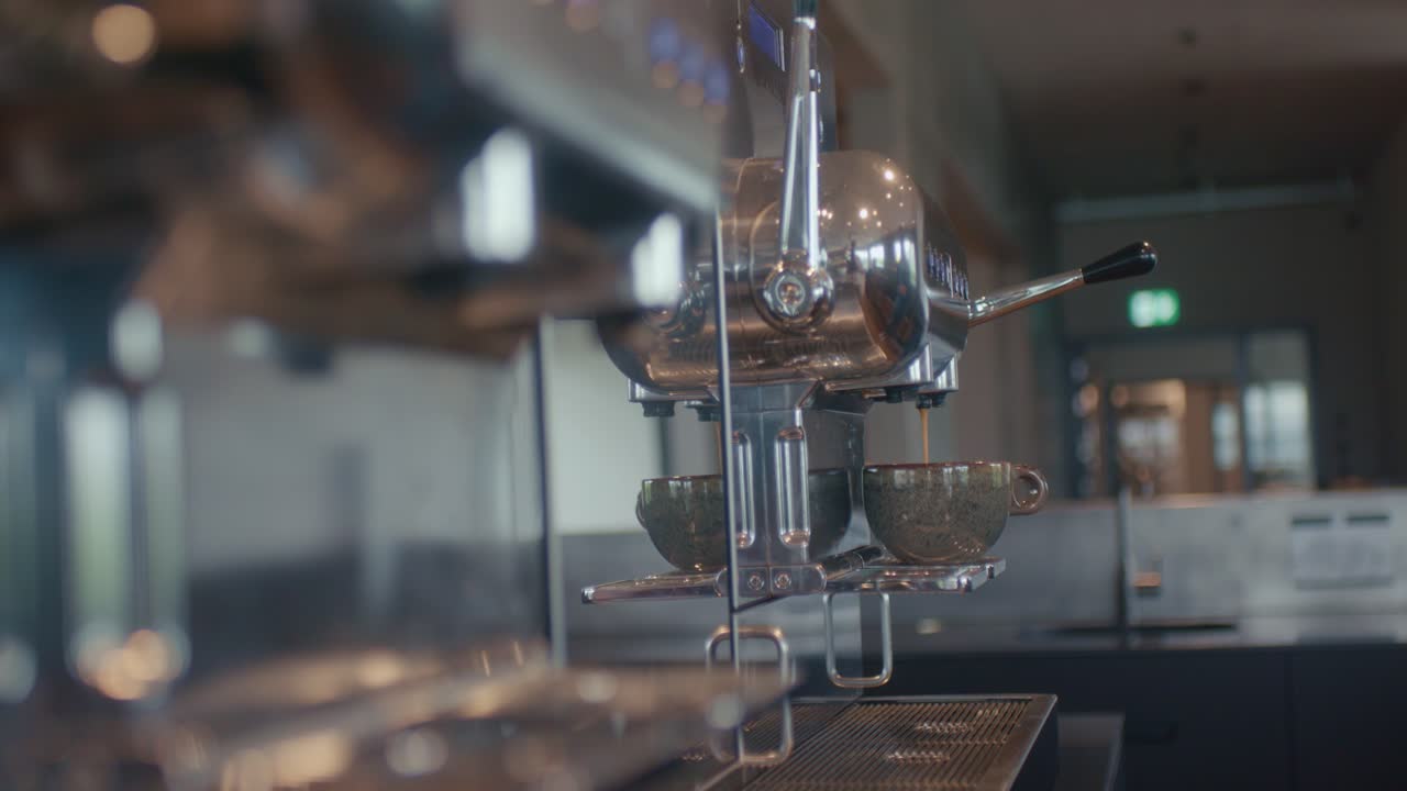 Pembuatan kopi di ruang istirahat