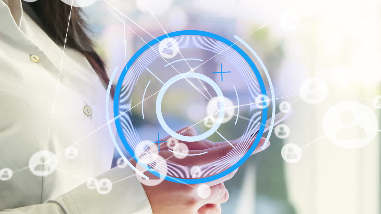 스마트폰을 사용하는 백인 여성의 손 위의 연결 및 처리 서클의 애니메이션