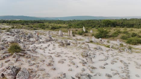 toma panorámica aérea de ruinas antiguas, bulgaria