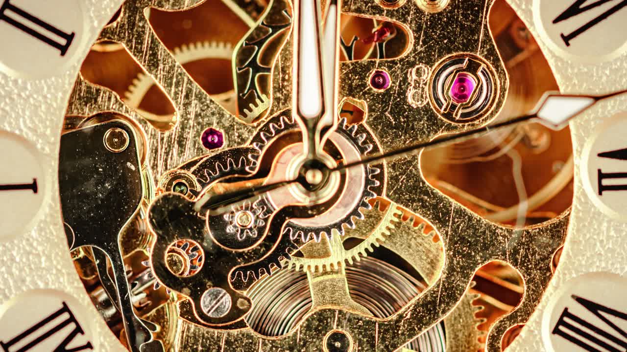 현장의 깊이가 낮은 스피럴 시계 시간 추적. 기어에 초점을 맞추십시오.