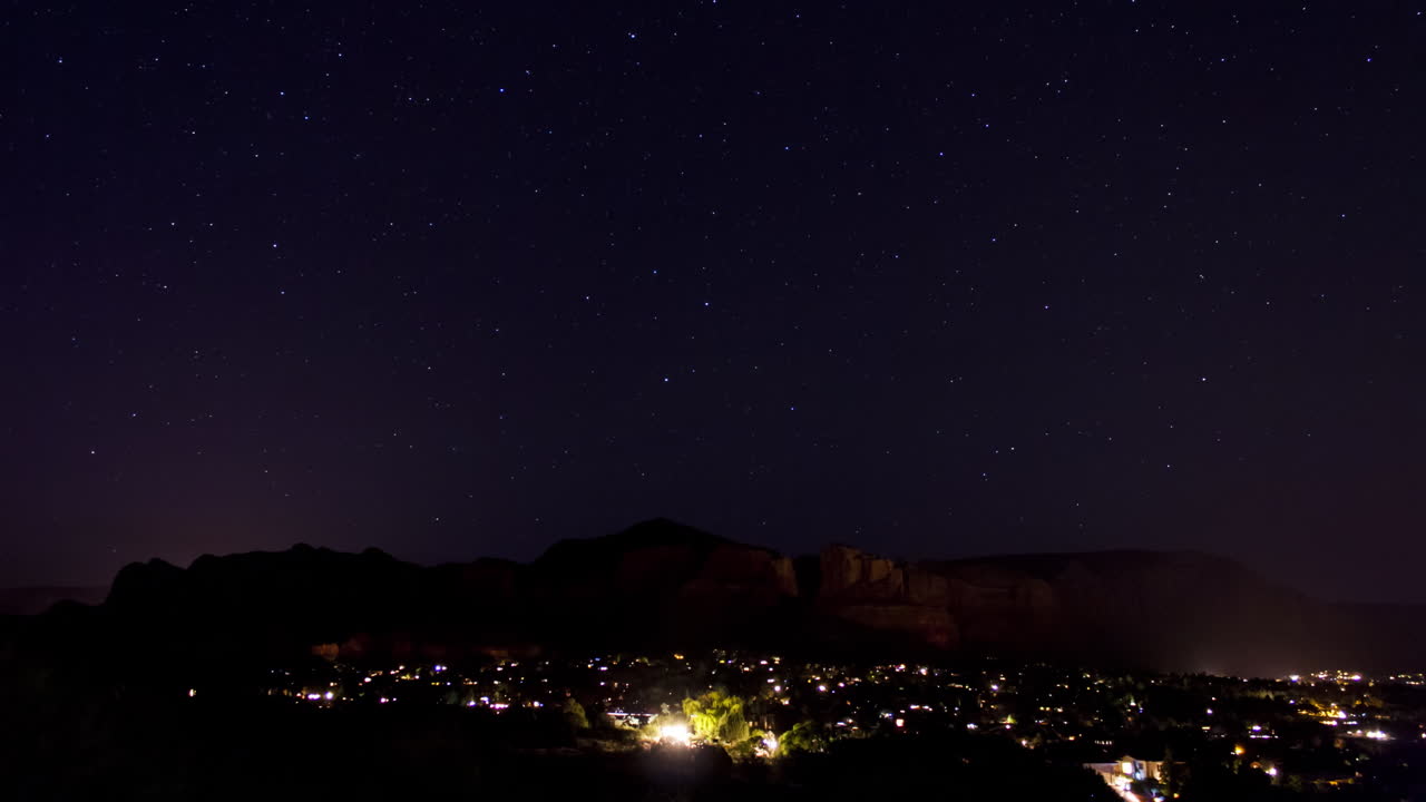 애리조나주 세도나의 아름다운 일몰과 밤하늘