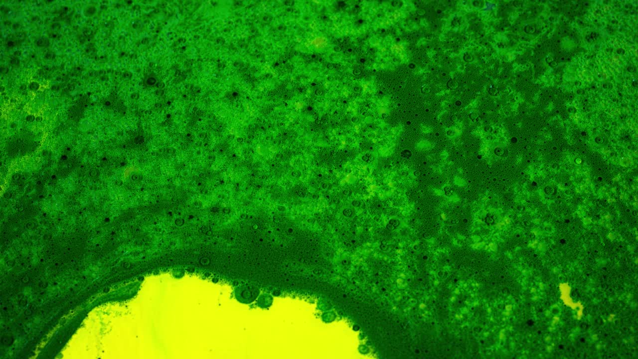 arte líquido abstracto con colores vibrantes