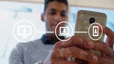 animación de conexiones con iconos sobre hombre biracial usando teléfono inteligente