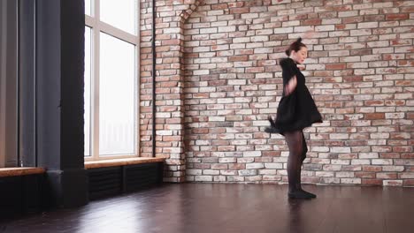 bailarina de ballet en un estudio