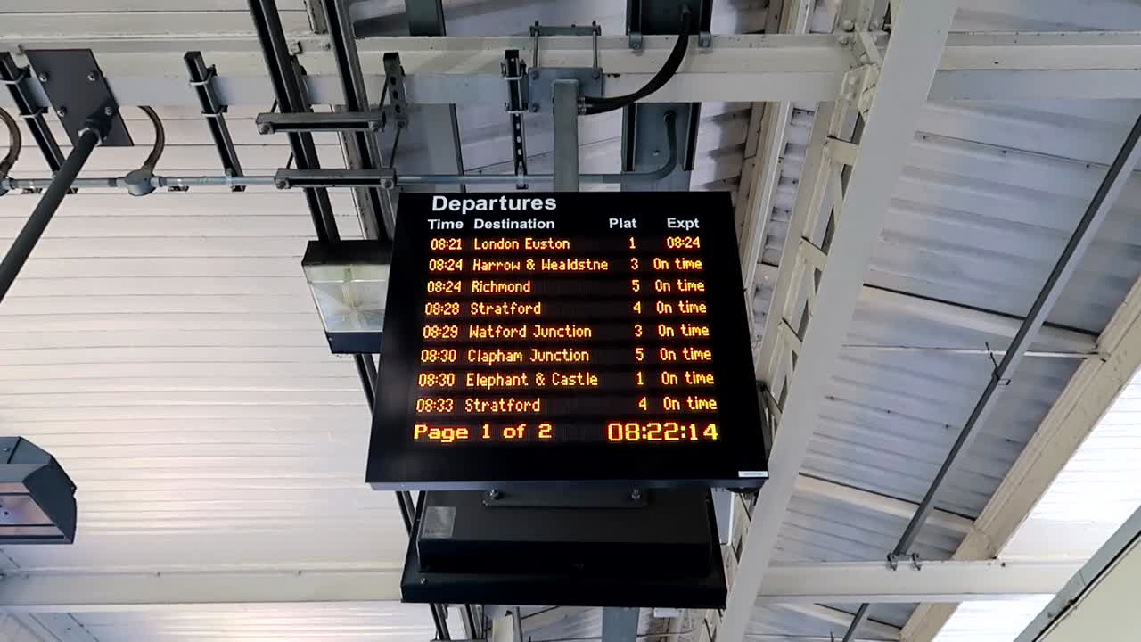 Led panel with a timetable of some London trains with several destinations in the morning