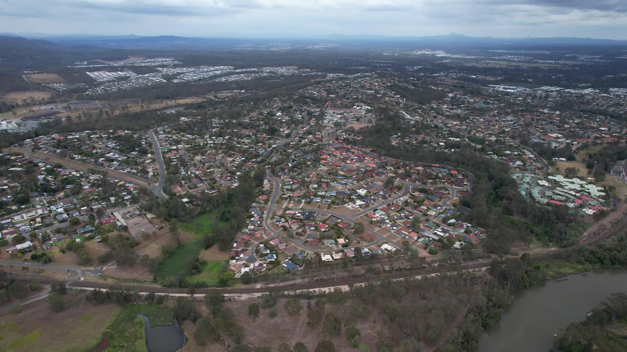 edens landing es un suburbio en las orillas del río logan.