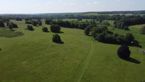 Video-De-Dron-De-4k-Del-Campo-Fuera-Del-Pueblo-De-Bridge-Cerca-De-Canterbury