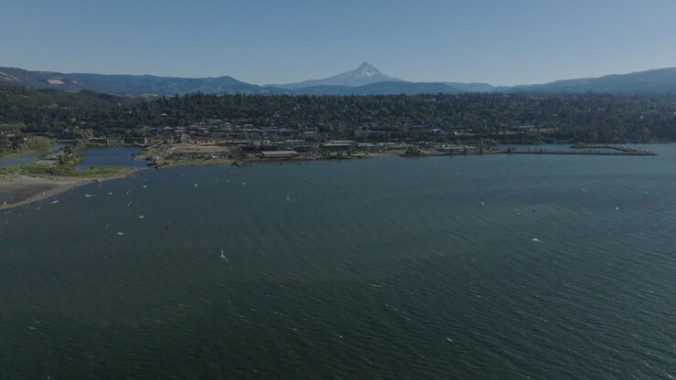 Veduta aerea da drone di Hood River, Oregon in una giornata estiva-2.