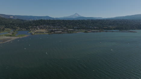 Drone-aerial-of-Hood-River,-Oregon-on-a-summer-day-2