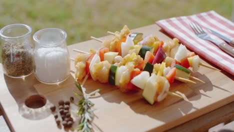 Four-vegetable-kabobs-on-cutting-board