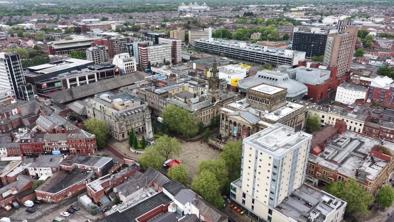 Centro città di Preston, Inghilterra settentrionale. Ripresa aerea panoramica con drone.