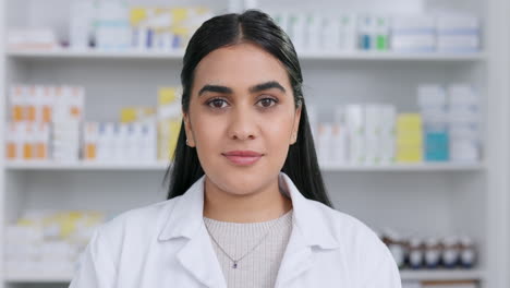 Farmacéutica-Profesional-Sonriente-Feliz