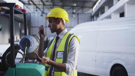 Male-warehouse-worker-using-two-way-radio-4k