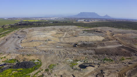 algo grande será construido en este terreno.