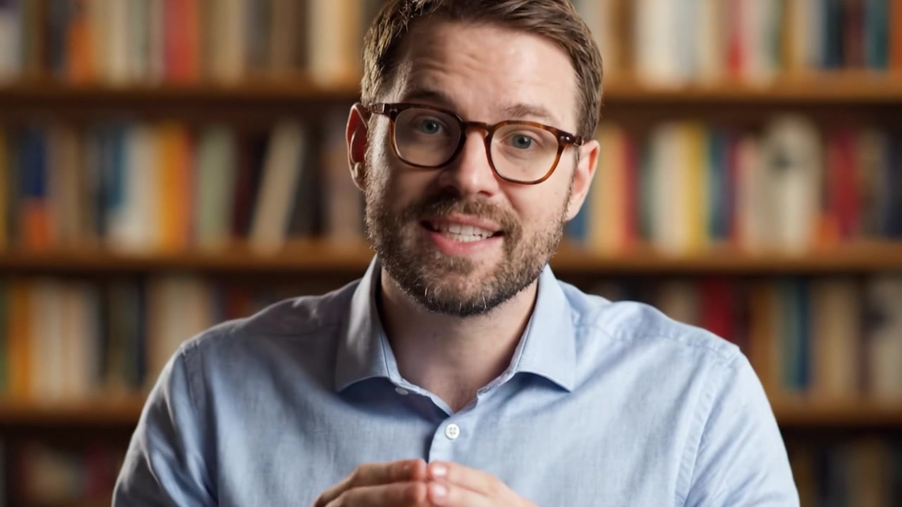Relatore Coinvolgente Davanti a una Libreria: Una Presentazione Dinamica su Tecniche di Comunicazione e Strategie di Coinvolgimento del Pubblico
