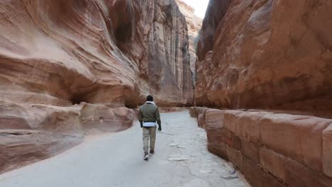 Spaziergang-Durch-Den-Siq-Von-Petra