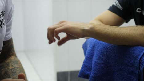 tratamiento de la mano del atleta
