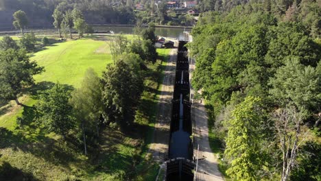 Oberer-Teil-Der-Treppenschleuse-Gamle-Dal-Für-Den-Boottransport-Im-Fluss-Göta