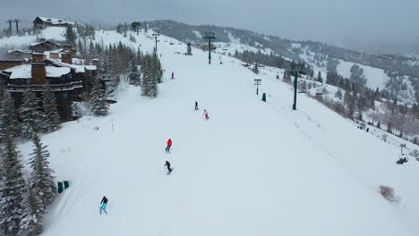 Fesselnde-Skipisten-Und-Alpine-Architektur:-Ihr-Ultimativer-Winterurlaub-In-Deer-Valley,-Utah