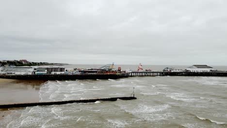 Clacton-En-Sea-Pier-Drone-4k-Metraje-Pan-A-La-Izquierda