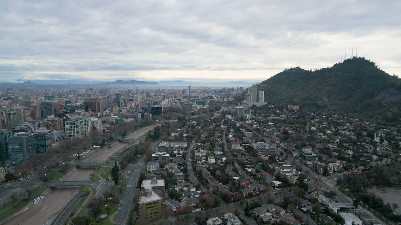 el horizonte de santiago de chile por la mañana