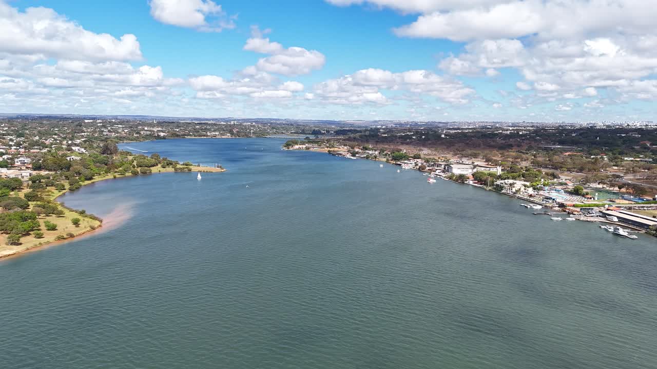 파라노아 호수 를 가로지르는 다리 의 하이퍼스 - 브라질리아