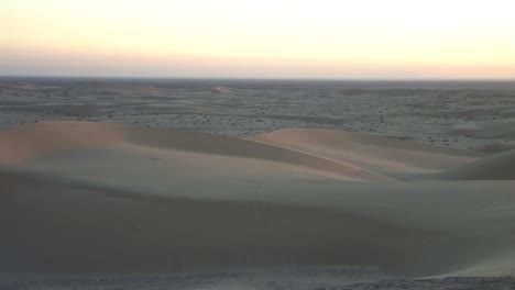 Toma-Panorámica-De-Las-Dunas-De-Algodones-Del-Norte-En-California-En-El-Sol-Vespertino-1