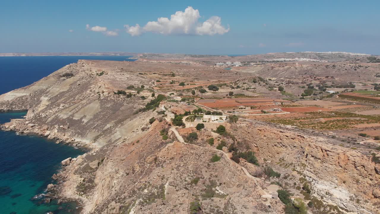 서부 몰타, mgarr 지역, fomm ir-rih bay의 공중 드론 비디오