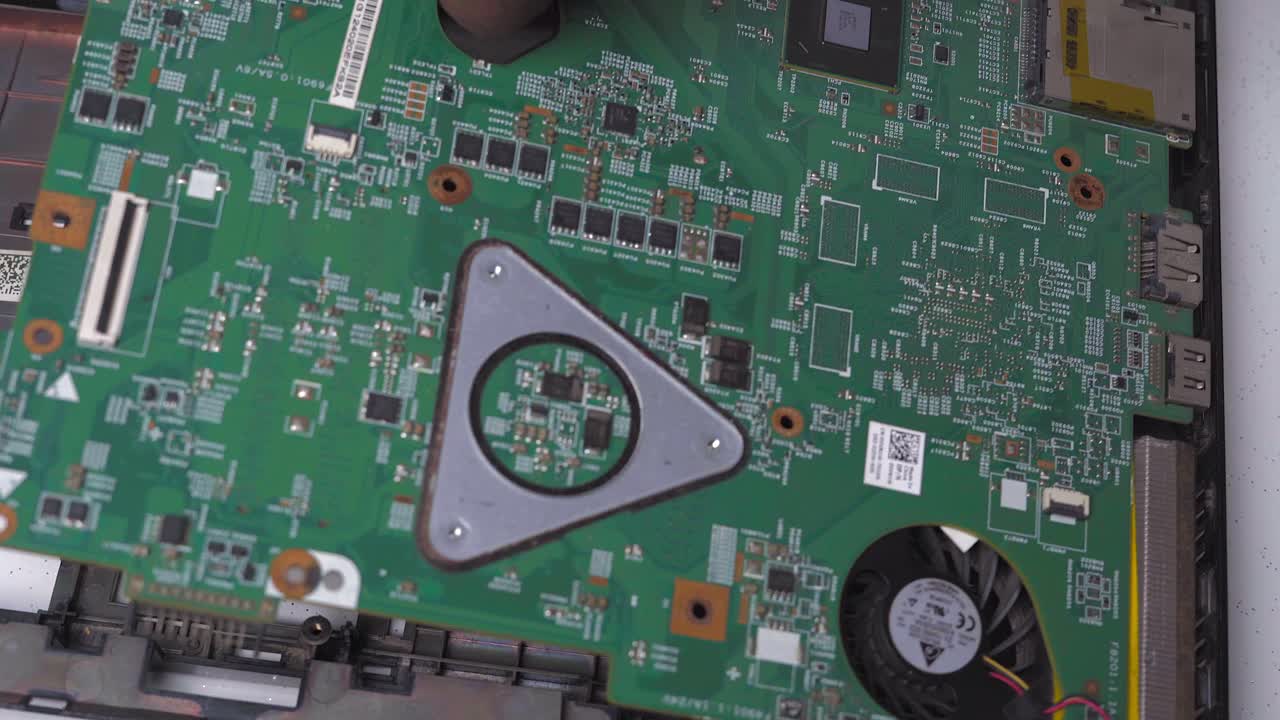 компонент материнской платы ноутбука сборка крупного снимка черный внутренний компонент электроника