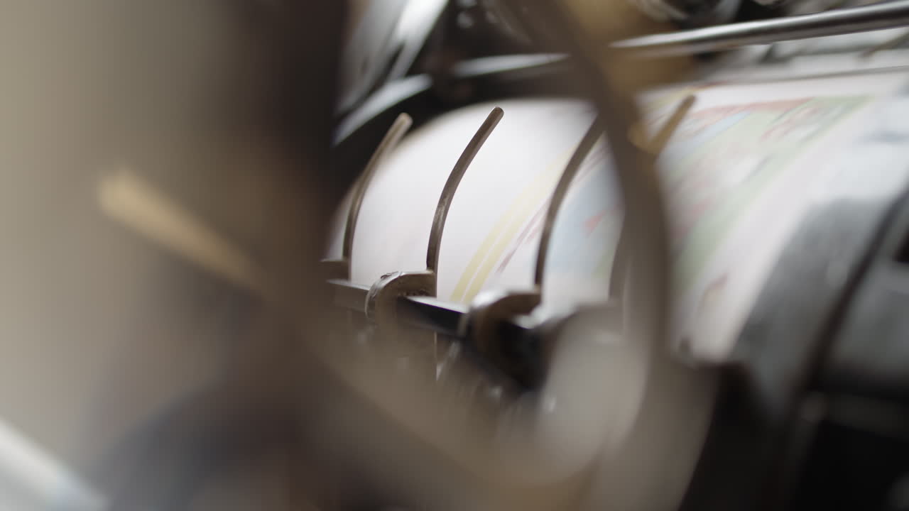 원래 하이델베르그 인쇄기의 세부 사항, 롤러에 인쇄된 용지를 돌리는 롤러