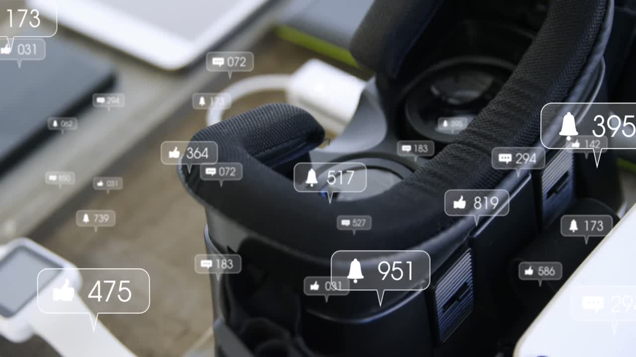 animación de iconos y números de redes sociales en banderas grises sobre el auricular vr