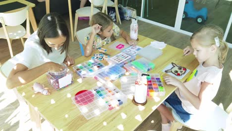 family beading activity at a cafe