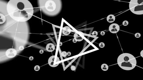 animación de la red de conexiones con iconos y triángulos sobre fondo negro
