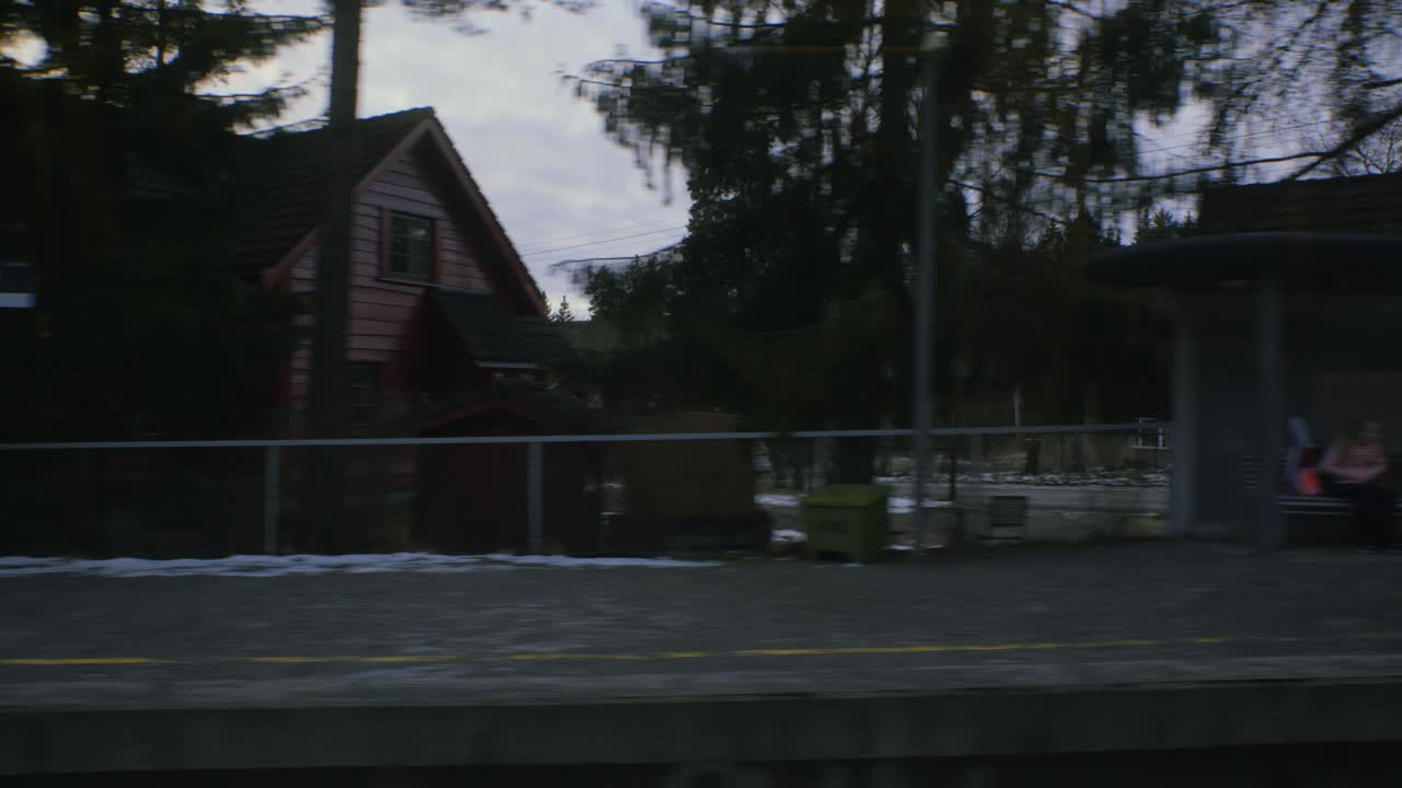 스카달렌에서 출발하는 기차, 오슬로 빈터파크, 윈터 파크 근처 주거 지역