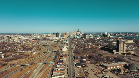 Michigan-Avenue-leading-to-downtown-Detroit,-MI