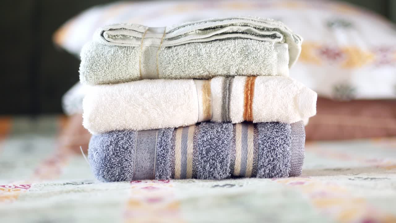 toalhas empilhadas