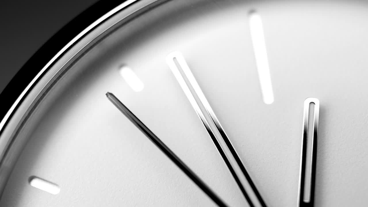 reloj analógico blanco