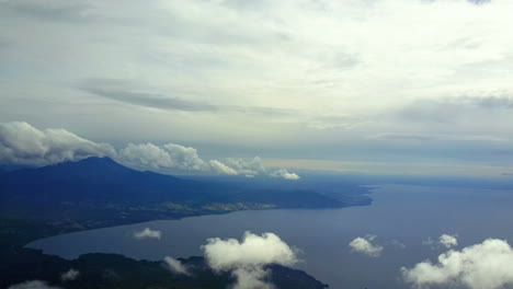 Fliegen-In-Den-Wolken-In-Chile