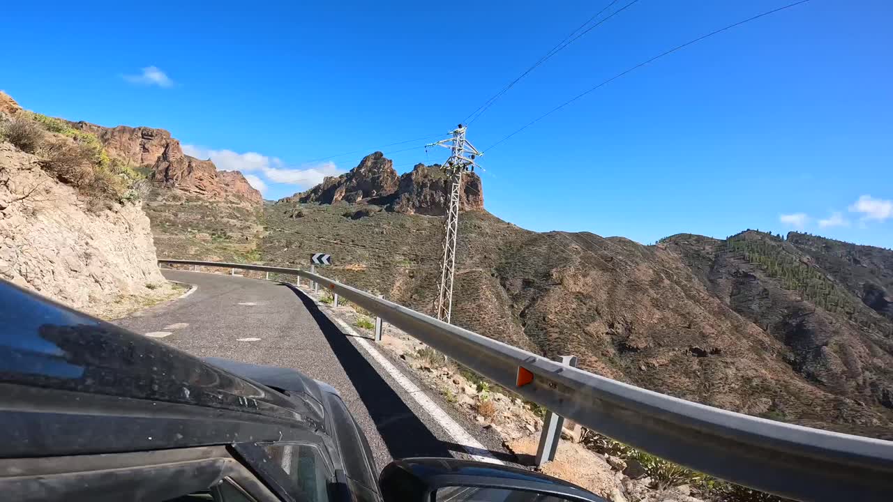 Conducir en un camino de montaña