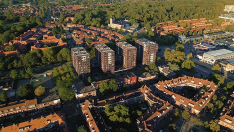 área residencial del norte de ámsterdam dron sobre vogelbuurt con casas y apartamentos