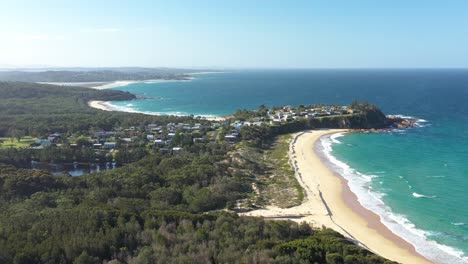 Una-Excelente-Vista-Aérea-De-Las-Costas-Del-Parque-Nacional-Eurobodella-En-Sydney-Australia-1