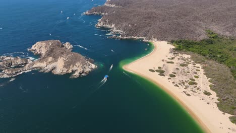 Bird's-eye-views-of-Cacaluta-Bay-in-Huatulco,-Oaxaca,-captured-by-drone-cameras