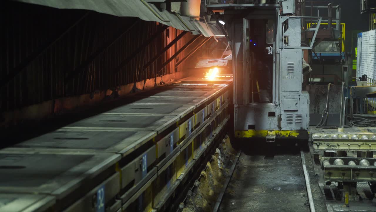 금속 주조 공장에서의 금속 주공 과정