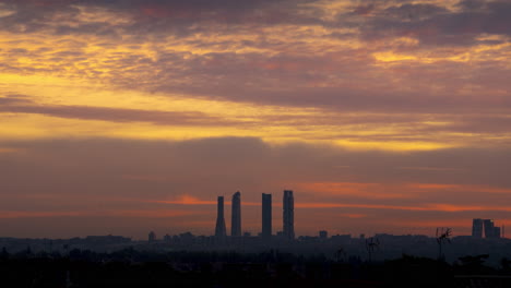 Zeitraffer-Eines-Wunderschönen-Sonnenaufgangs-In-Madrid,-Spanien