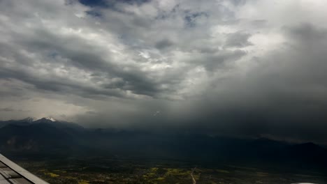 ruta de vuelo desde el aeropuerto de delhi a los cielos de srinagar