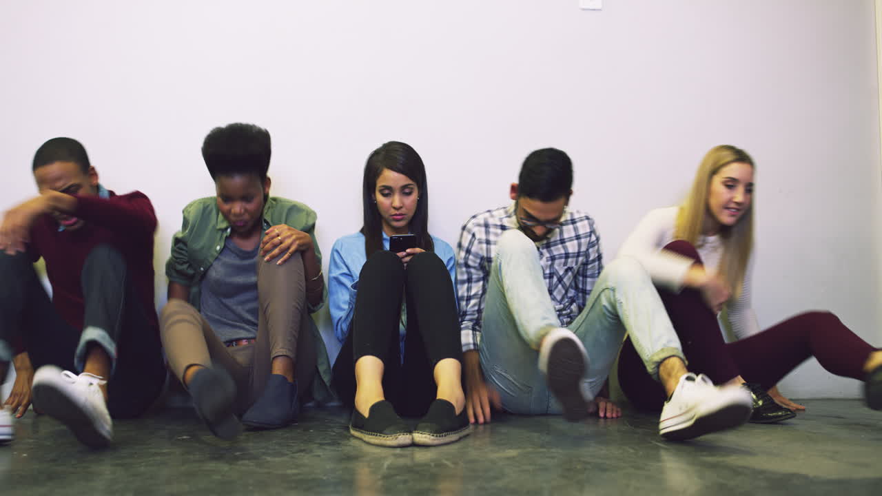 로그아웃하거나 뒤처지세요.