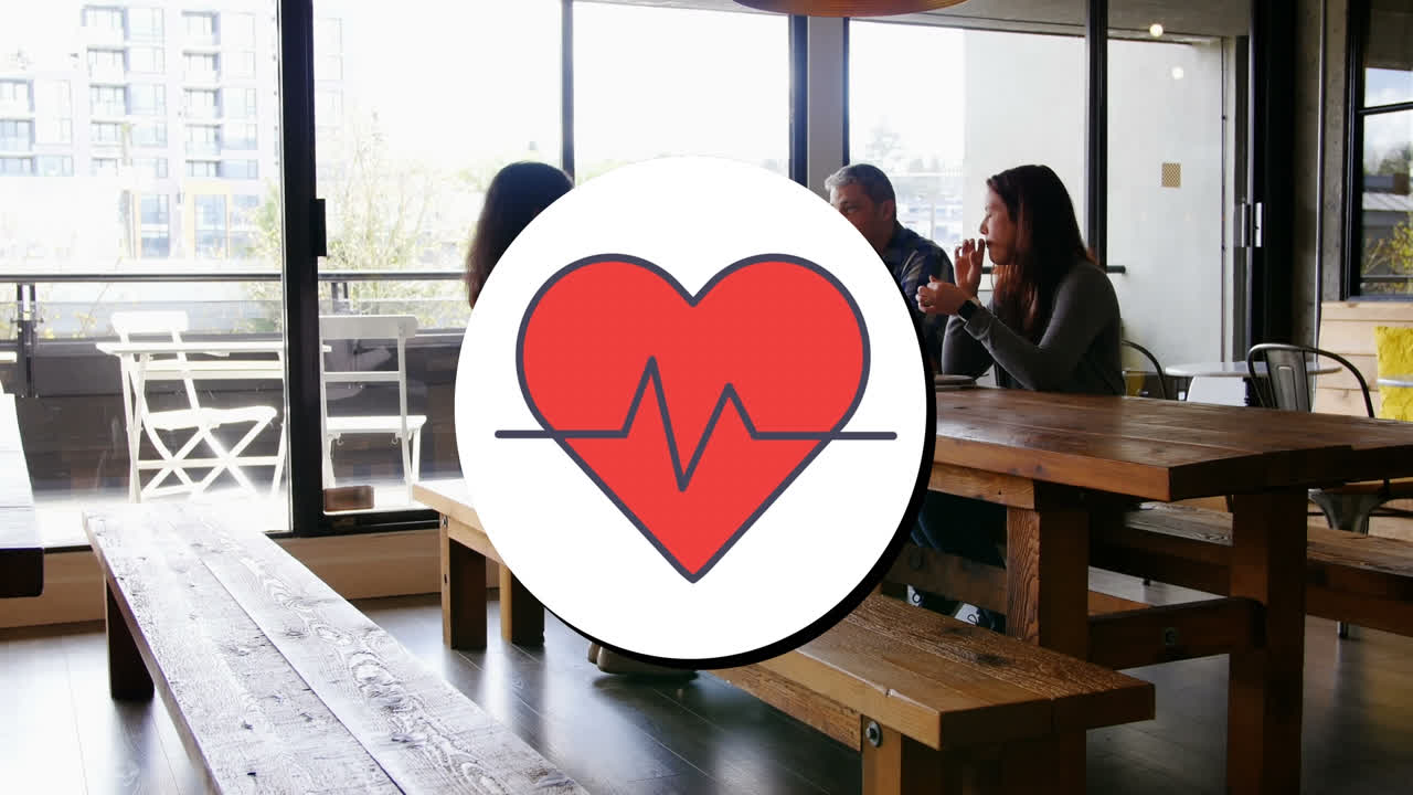 animación de corazón caído sobre un grupo diverso de personas de negocios